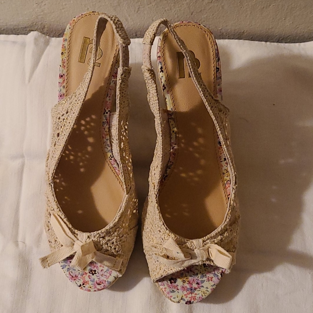 Women's Cream w/Gold Specks, Size 10 Wedges